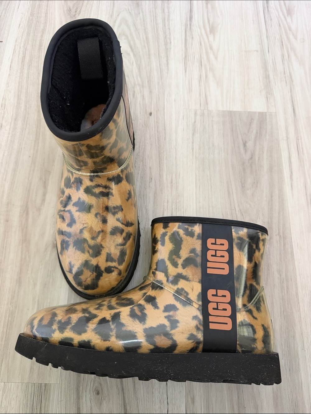 UGG women’s Leopard-Print Waterproof Boots - Tan & Black Sz 8 - Picture 3 of 6